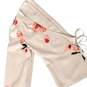 Aritzia Tie Blouse, never worn in great condition